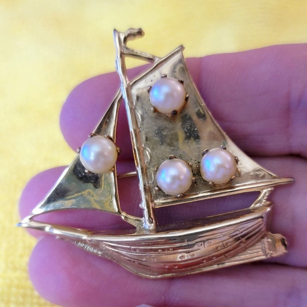 Beautiful Sailboat Brooch